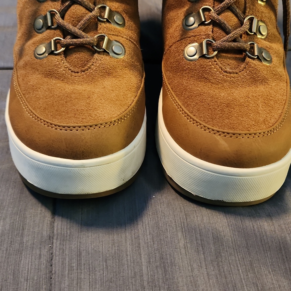 Kookaburra tan boots with fur trim - Picture 2 of 6